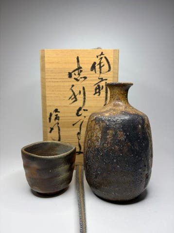 Japanse Bizen-aardewerk Sake-set – Tokkuri & Ochoko –