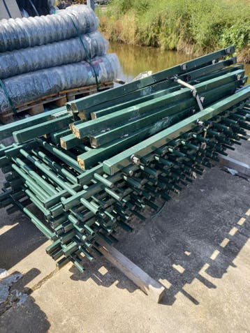35 Meter gebruikt spijlen hekwerk groen hek 100 cm hoog, Ophalen, Zo goed als nieuw, IJzer, Spijlenhekwerk