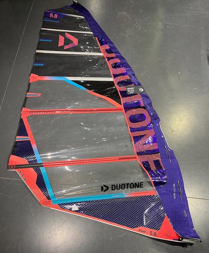 Duotone Warp Fin 5.8 2022 - 5.8, Watersport en Boten, Windsurfen, Zeil, Gebruikt, Ophalen of Verzenden