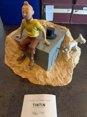 Tintin - 1 Statuetje Moulinsart Tintin op het graf, Nieuw