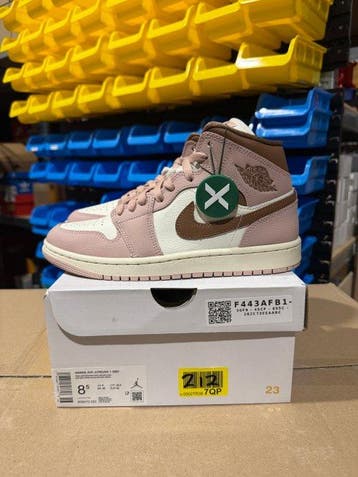 Nike - WMNS Air Jordan 1 Mid - Sneakers - Maat: EU 40 -, Nieuw