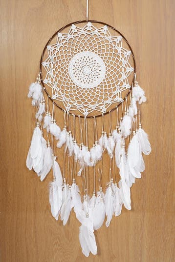 KIMU® Dromenvanger Groot Bruin Wit Dreamcatcher Veren Macram, Ophalen of Verzenden, Nieuw, Feestartikel, Carnaval