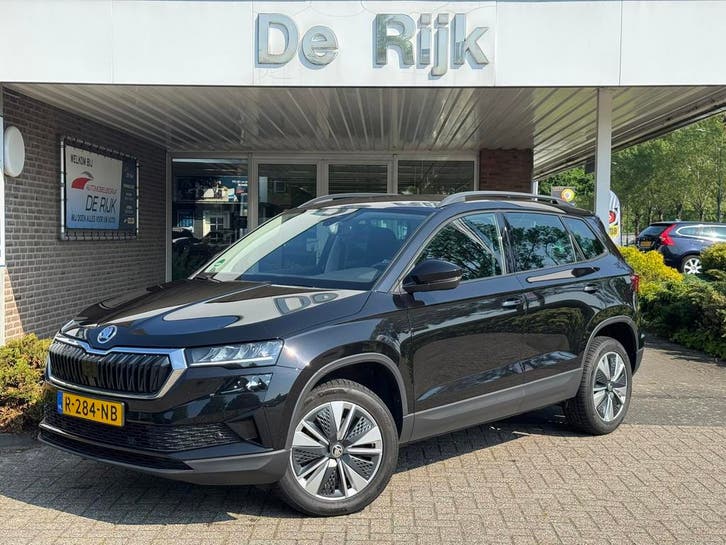 Zakelijke Lease |  Škoda Karoq 1.5 TSI ACT Business Edition, Auto's, Skoda, Dealer onderhouden, Lease, Grijs, Automaat, SUV of Terreinwagen