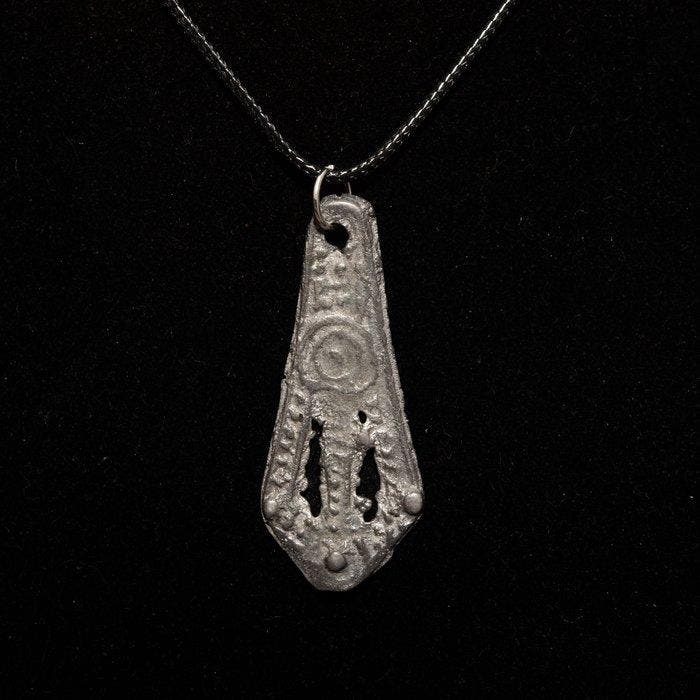 Viking periode Ancient lead-tin bronze alloy dragon foot, Antiek en Kunst, Antiek | Overige Antiek