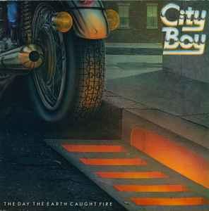 LP gebruikt - City Boy - The Day The Earth Caught Fire, Verzenden, Zo goed als nieuw, Overige formaten