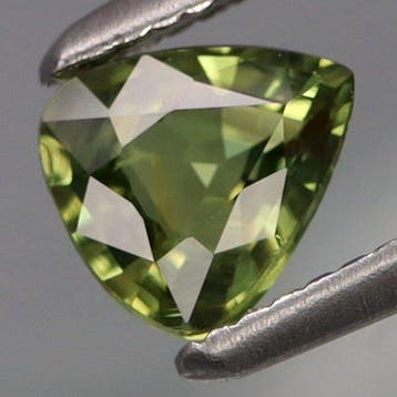 Zonder minimumprijs - 1 pcs Groen, Geel Saffier - 0.47 ct -, Sieraden, Tassen en Uiterlijk, Nieuw