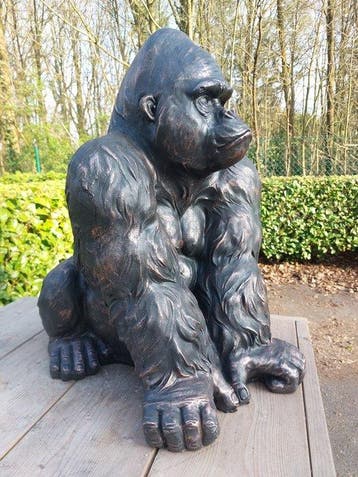 Beeld, garden statue in bronze color of a Gorilla - 58 cm -