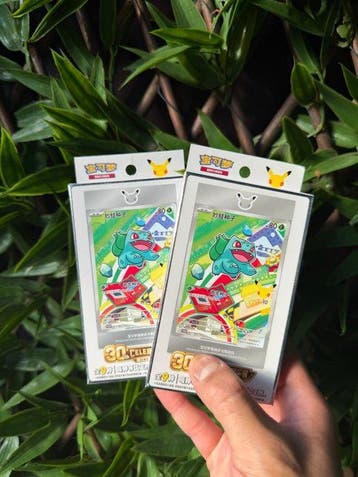 Pokémon - 2 Booster box - Pokémon - 2 Box - Pokemon 30th, Hobby en Vrije tijd, Verzamelkaartspellen | Pokémon, Nieuw