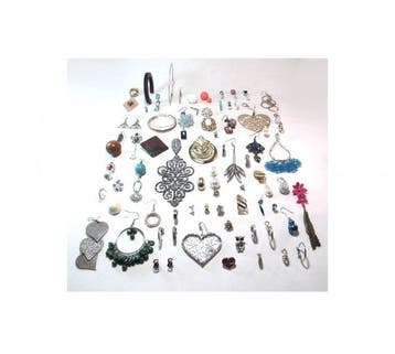 Themacollectie - 75x vintage oorbellen - Monet; other, Antiek en Kunst, Antiek | Speelgoed
