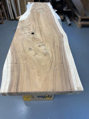 Boomstam plank, Suar 260 bij max 72cm en min 51cm ,6cm dik, Nieuw, Ophalen of Verzenden, 250 tot 300 cm, Plank