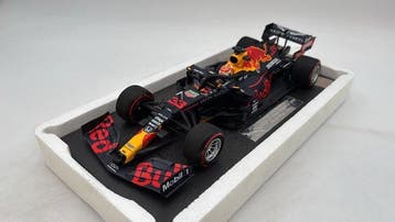 Minichamps 1:18 - Modelauto - Aston Martin Red Bull Racing, Nieuw