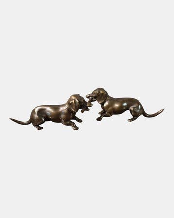 sculptuur, Due bassotti con bastone - 2 cm - Brons