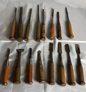 Partij van 16 vintage Japanse beitels voor houtbewerking