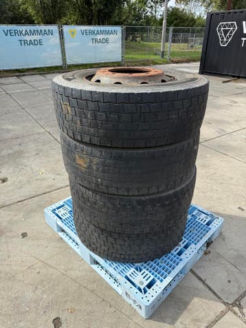 4 goede wielen met gratis banden 315/70r22,5