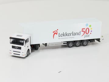 Schaal 1:50 Lion Car MAN met gesloten oplegger, Lekkerlan..., Hobby en Vrije tijd, Modelauto's | 1:50, Ophalen of Verzenden, Zo goed als nieuw