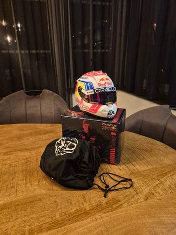 Red Bull Racing - Max Verstappen - 2023 - Scale 1/2 helmet, Nieuw
