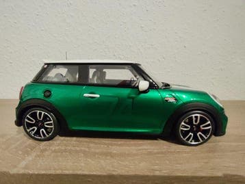 Otto Mobile 1:18 - Modelauto - Otto Mini Cooper JCW 60th, Nieuw