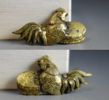 Menuki - Koper - Totenkou chicken on drum gold color - Japan