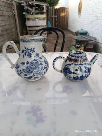 2 porseleinen theepotten meloen met decor blauw en goud +