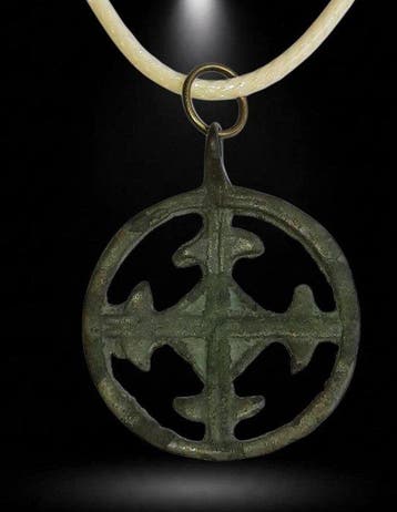Viking periode Zeldzame amulethanger Zonnekruis van Odin., Verzamelen