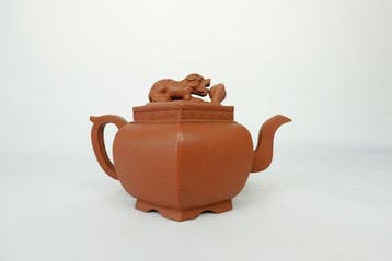 Yixing Zisha theepot — leeuwenkopknop met zeshoekige vorm -