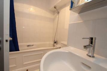 Te Huur Studio Overblaak In Rotterdam, Huizen en Kamers, 20 tot 35 m², Rotterdam