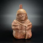 Precolumbiaans. Moche Knielende priester keramisch vat Met