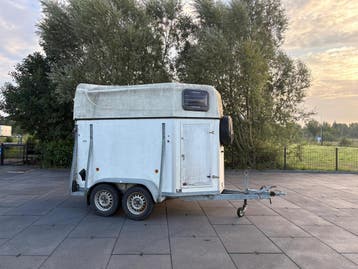 Saris Paardentrailer 2-paards met leeggewicht opknapper, Ophalen, Gebruikt, Hout, 2-paards trailer