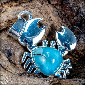 Larimar krabhanger – handgemaakt Larimar in hoogwaardige