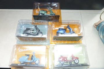 Atlas 1:18 - Model motorfiets (5) - Vespa 150 Super (1965);, Nieuw