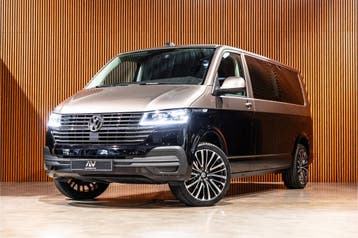 Volkswagen Transporter T6.1 2.0 TDI L2H1 DC Caravelle | Dubb, Automaat, Stof, Gebruikt, Zwart