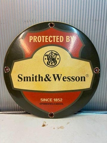 Smith & Wesson – Rond Emaille Reclamebord – Protected By -