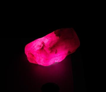 Duivenbloed robijn topkwaliteit MAURITANIE - 26,60 carats -