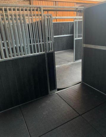 Rubberen drainage paarden stal matten van Rubberdeal 100x100, Dieren en Toebehoren, Weidegang