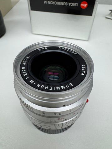 Leica Summicron-M 28mm f/2 ASPH. (Silver Anodized) - Leica