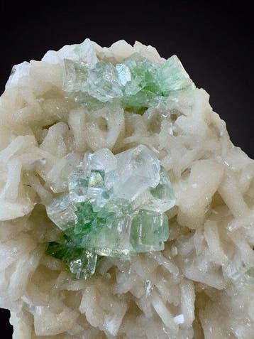 Bloem van apophylliet op stilbiet Uit privécollectie -