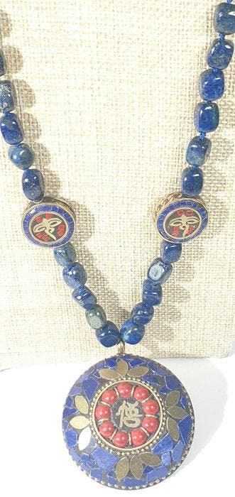 Natuurlijke lapis lazuli uit Afghanistan en Boeddhistische