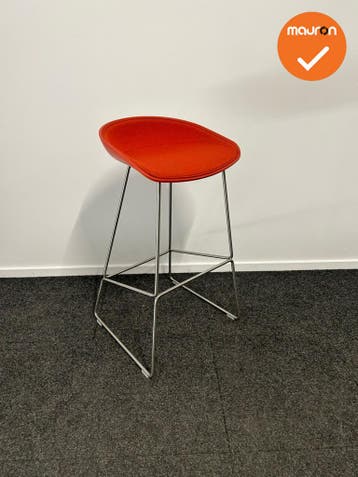Barkruk - HAY- about a stool - Rood gestoffeerd - chroom ond, Vergader- of Presentatieruimte, Ophalen of Verzenden, Gebruikt, Stoel