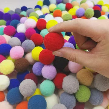 Mix van Zachte Pompoms (8-30mm) voor Knutselen, Decoratie &, Hobby en Vrije tijd, Verzenden, Nieuw
