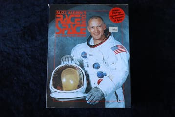 Buzz Aldrins Race Into The Space IBM 3,5 PC Big Box, Verzenden, Nieuw