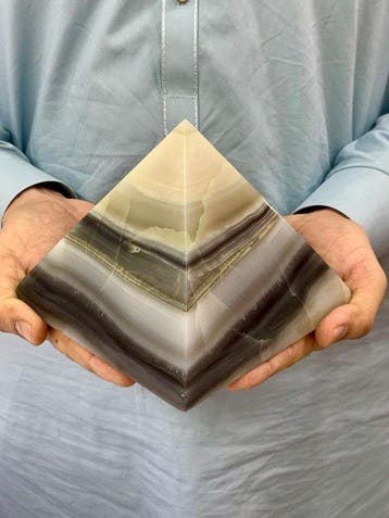 Zwarte bandcalciet Piramide - Hoogte: 14.5 cm - Breedte: