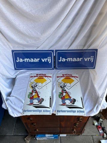 Set van 4 Nederlandse Emaille Borden – Ja-maar Vrij &