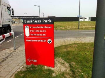 Huur 90m2 kantoor bedrijfsruimte showroom Rotterdam Airport, Huur, Bedrijfsruimte