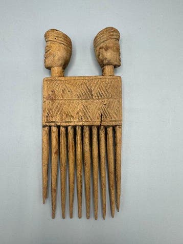 Grote antropomorfe Afrikaanse houten kam – Waarschijnlijk, Antiek en Kunst