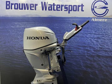 Honda 60 pk buitenboordmotor met slechts 10 vaaruren!!, Viertaktmotor, Ophalen of Verzenden, Zo goed als nieuw, 30 pk of meer