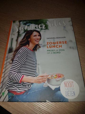 Boek SUMMER VIBES - Zomerse Lunch. Sandra Bekkari. 542002291, Boeken, Verzenden, Zo goed als nieuw
