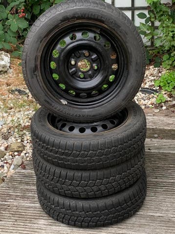 winterbanden 155 65 14 voor 107/Aygo/C1 4x100 ET 39, Ophalen, 14 inch, Gebruikt, 155 mm
