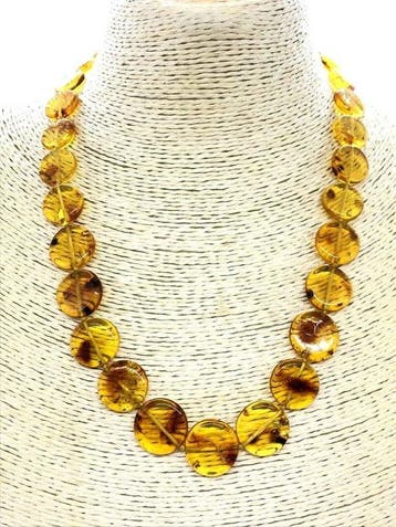 Moderne elegantie: Aflopende Baltisch amber muntketting in