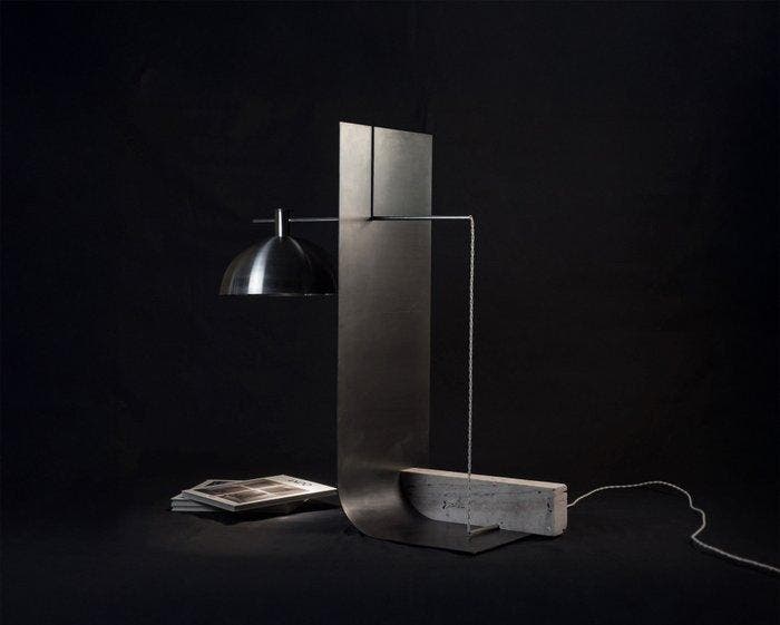 DARK atelier - Lamp - Equo 2.1 - IJzer, Travertine, Staal, Antiek en Kunst, Kunst | Designobjecten