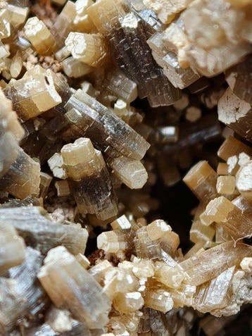 RARA ENDLICHITE BEIGE, VANADINITE rijk aan arseen Kristallen